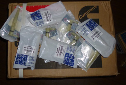 康明斯柴油發(fā)動機活塞冷卻噴嘴