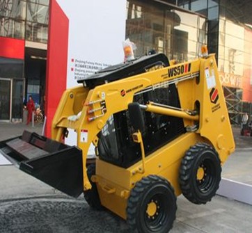 福威滑移裝載機、兩頭忙進口Perkins珀金斯發(fā)動機