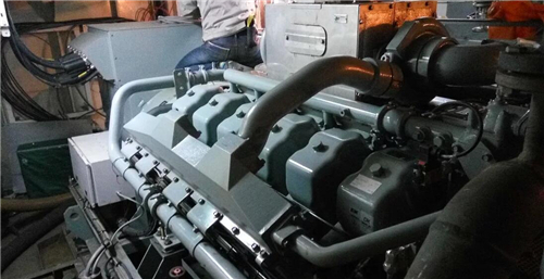 三菱S6R柴油發(fā)動機停機電磁鐵的拆卸，檢測