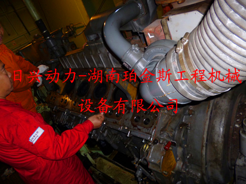 三菱R16柴油發(fā)動機缸套、活塞、連桿的解體、檢修
