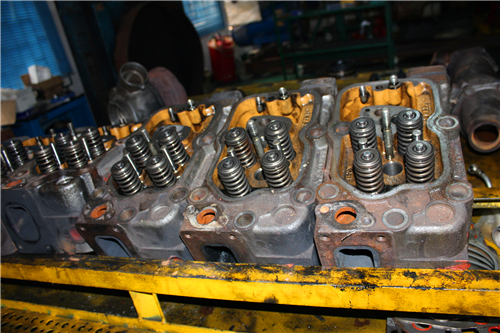 三菱R16柴油發(fā)動機本體的檢測、修理