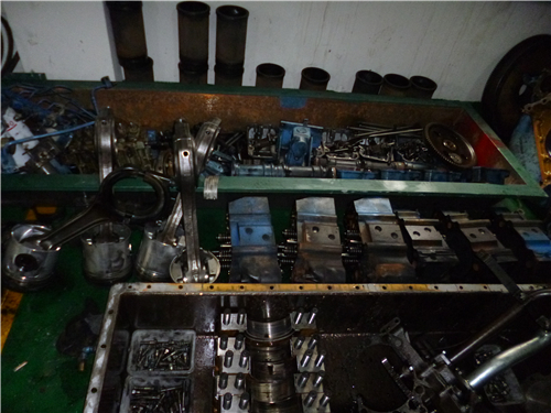 三菱12R發(fā)動(dòng)機(jī)排氣歧管