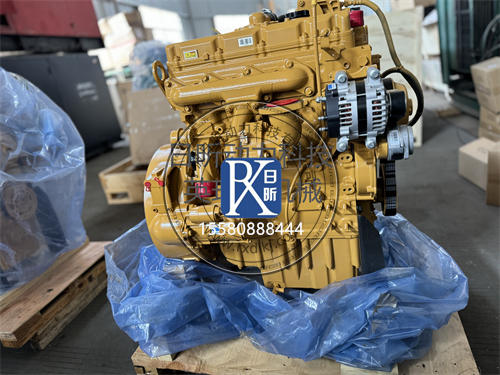 卡特彼勒C4.4發(fā)動(dòng)機(jī)總成‌‌‌‌‌三級(jí)過(guò)濾系統(tǒng)‌